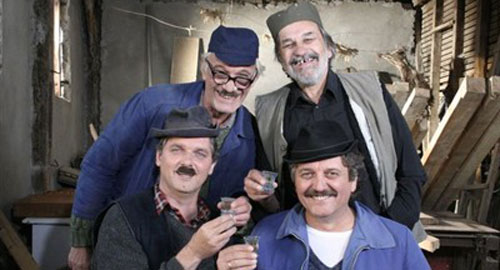 Selo gori, a baba se češlja, r.